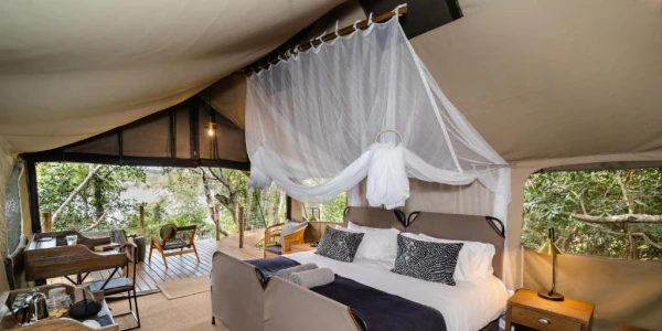 Tsowa Safari Island Lodge